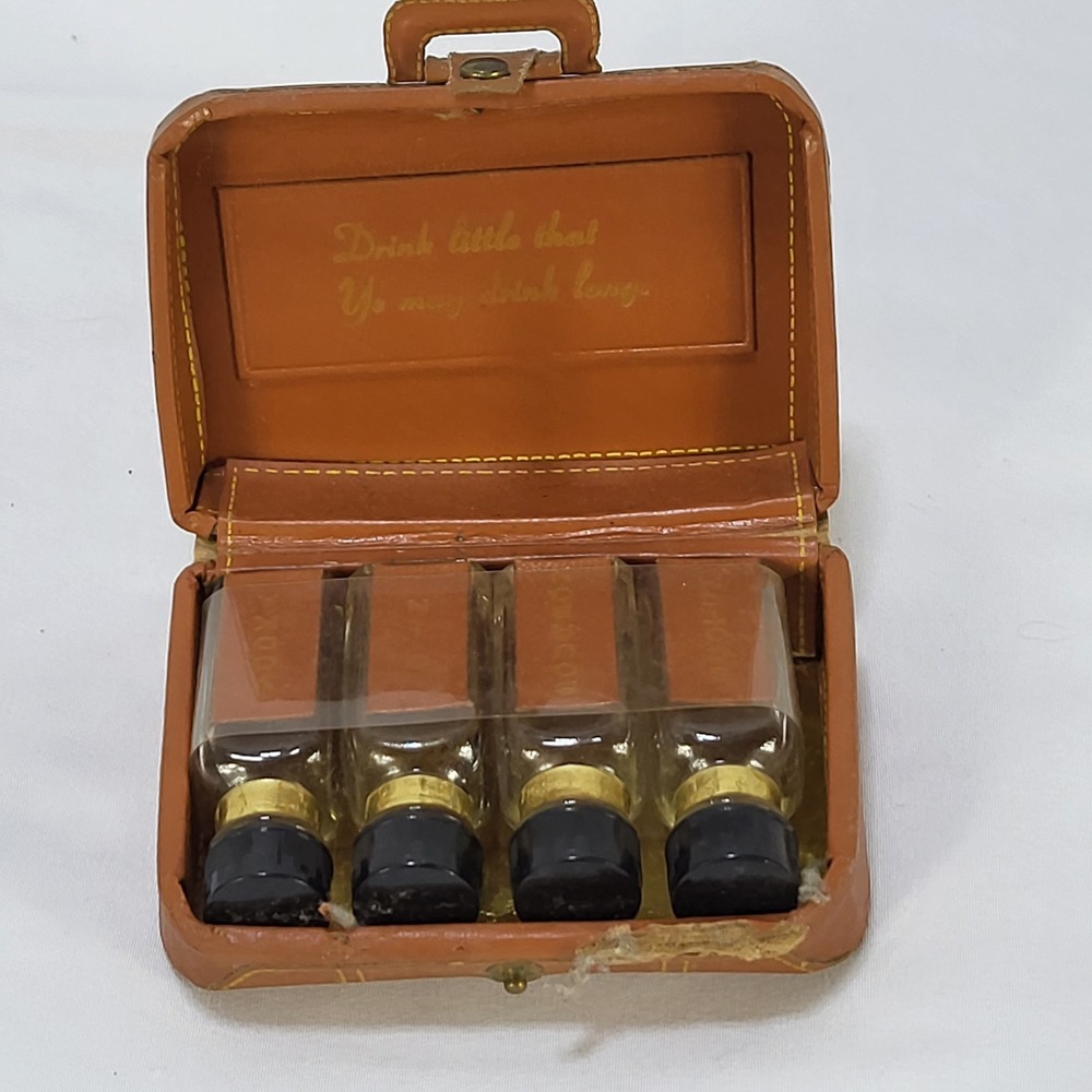 Vintage Travel Bar Set Mini Suitcase 4 Glass Bottles Drink Little Quote Tan Case